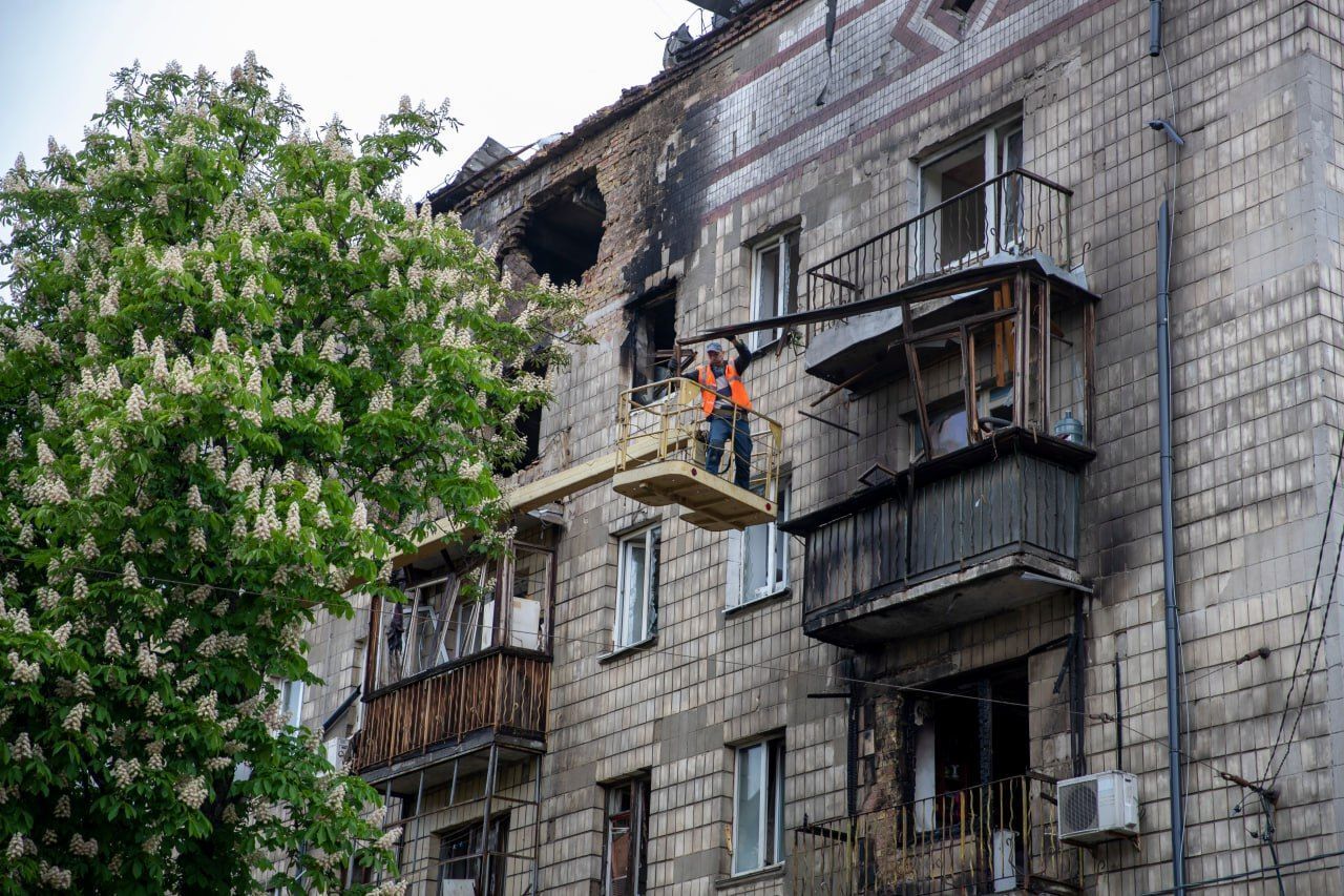 У Києві російський дрон влетів у п'ятиповерхівку й убив жінку-зооволонтерку та її сина: разом із ними загинуло п'ять котів