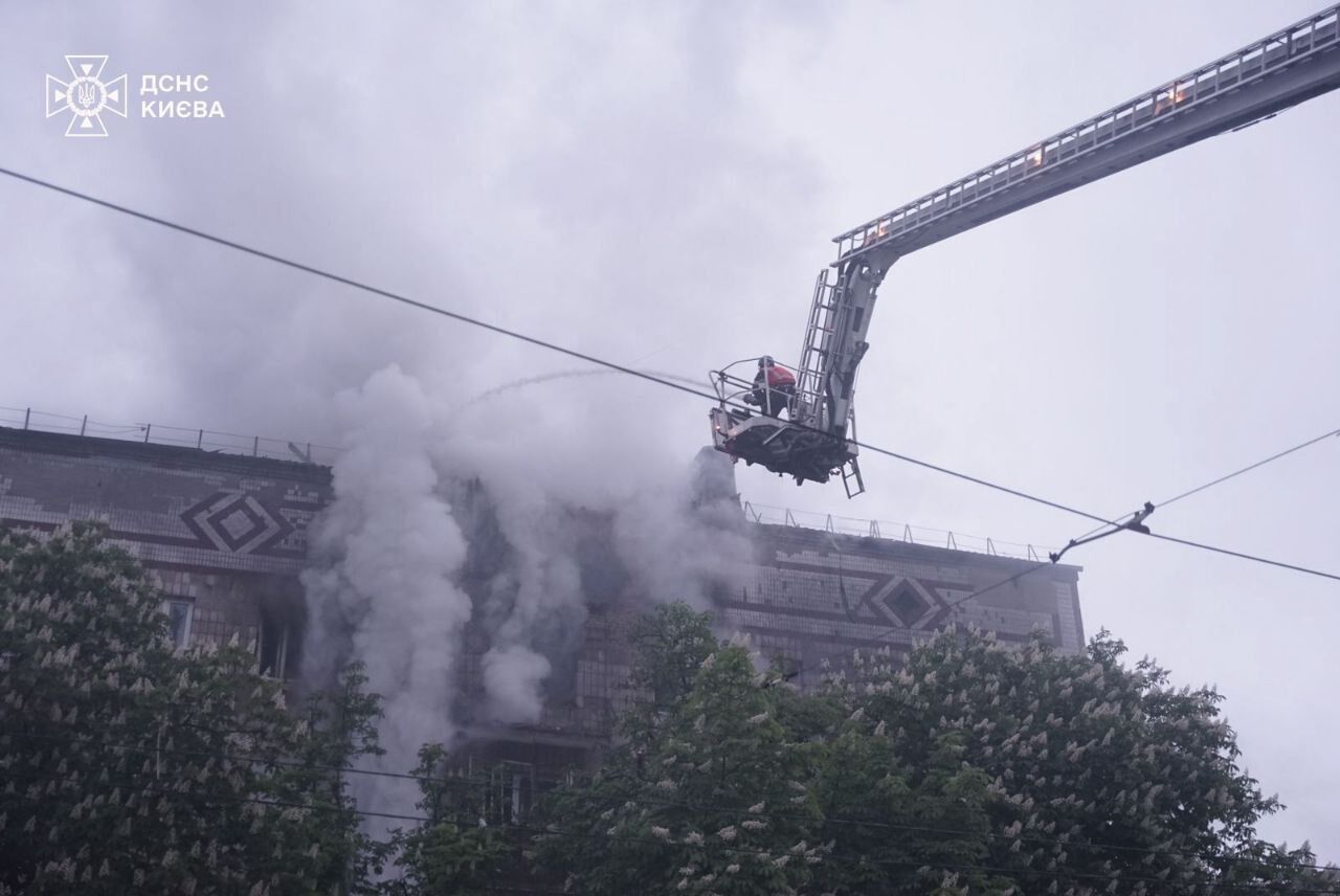 Дронами били по жилым домам: фото и видео последствий атаки РФ по Киеву и пригороду