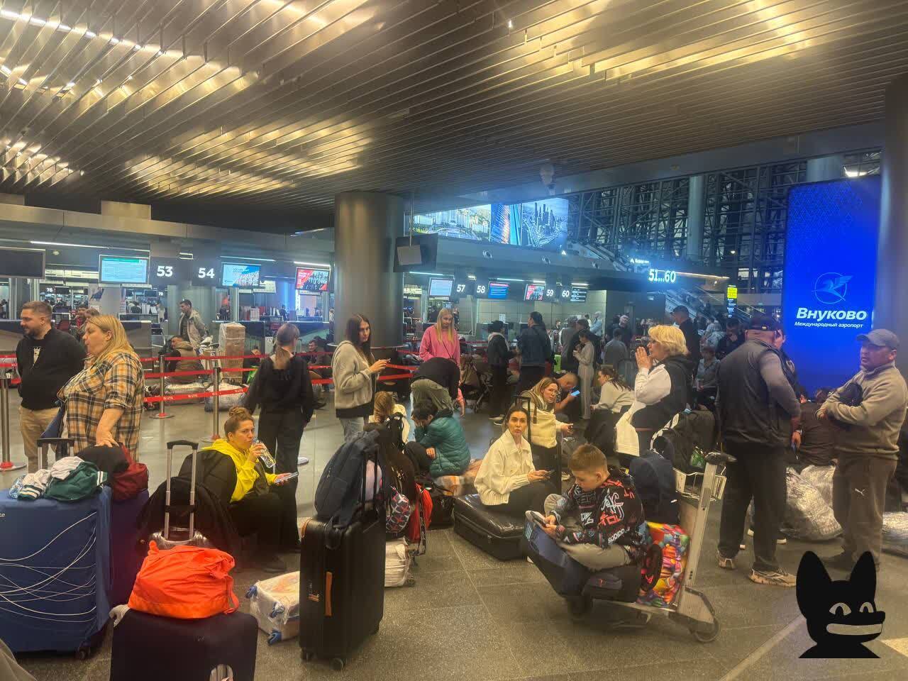 Атмосфера в аеропорту "Внуково".