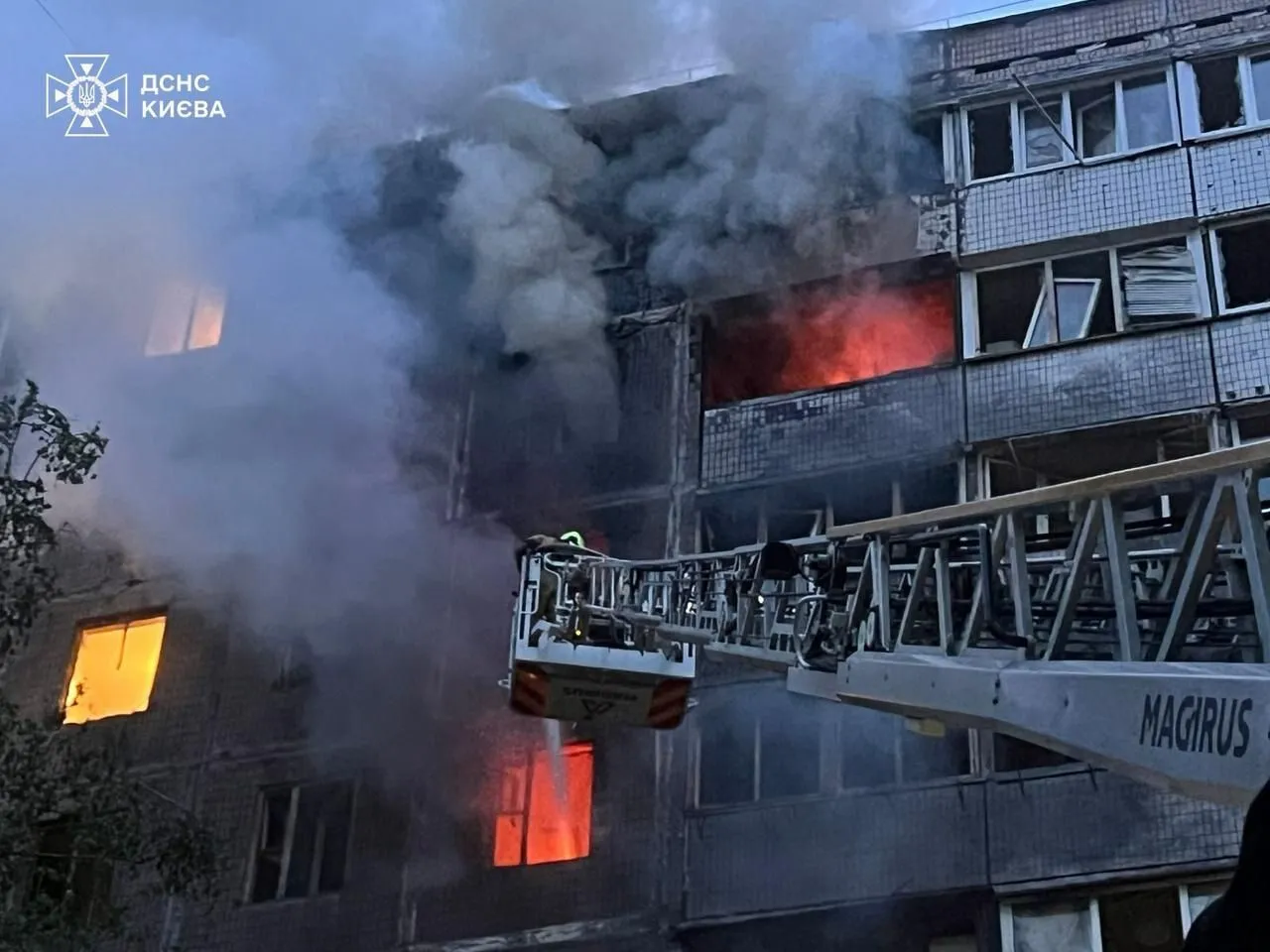 Росія атакувала Київ балістикою і "Шахедами": є жертви, серед постраждалих – діти. Фото