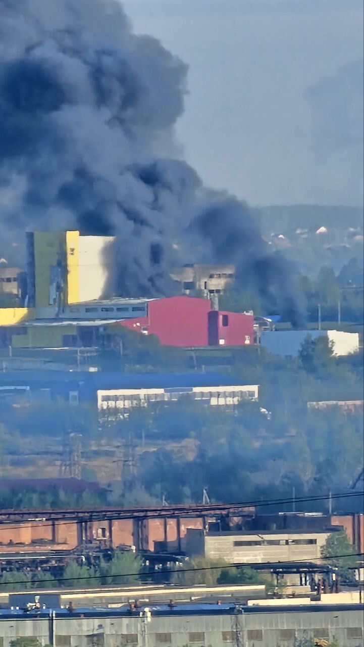 У Саранську в РФ загорівся завод оптоволоконних систем: через атаку БпЛА інтернету немає у 30 містах khiqdhikxirxhab