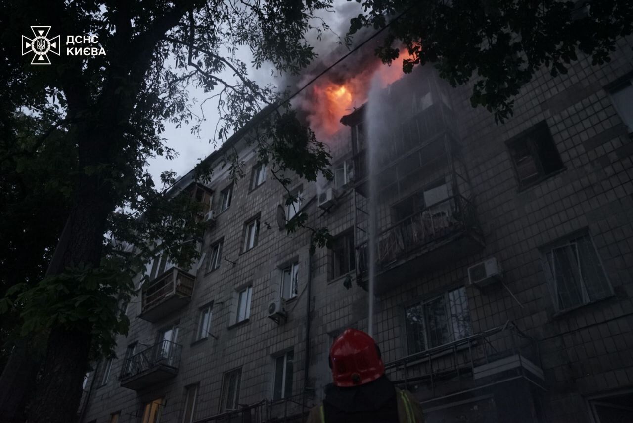 Дронами били по жилым домам: фото и видео последствий атаки РФ по Киеву и пригороду