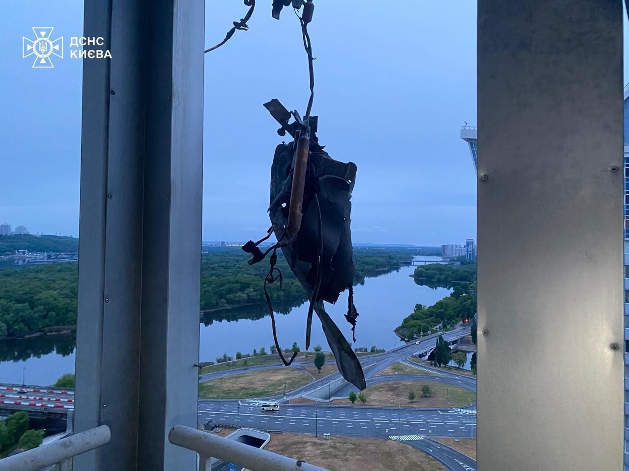 Дронами били по жилым домам: фото и видео последствий атаки РФ по Киеву и пригороду