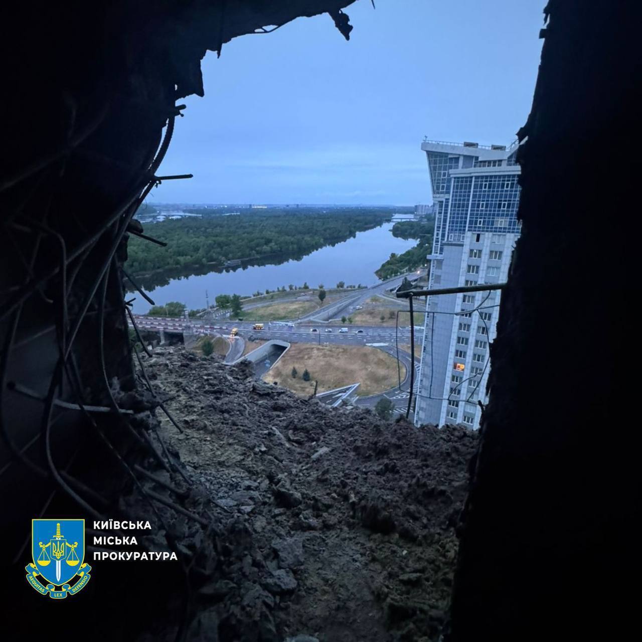 Дронами били по жилым домам: фото и видео последствий атаки РФ по Киеву и пригороду