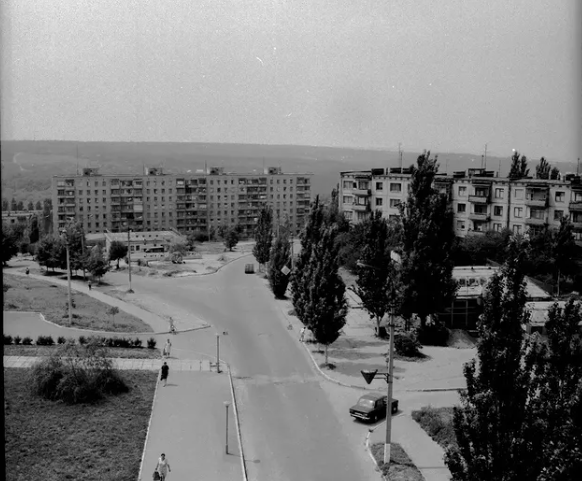 Яким було Кам’янське у минулому столітті: підбірка фото