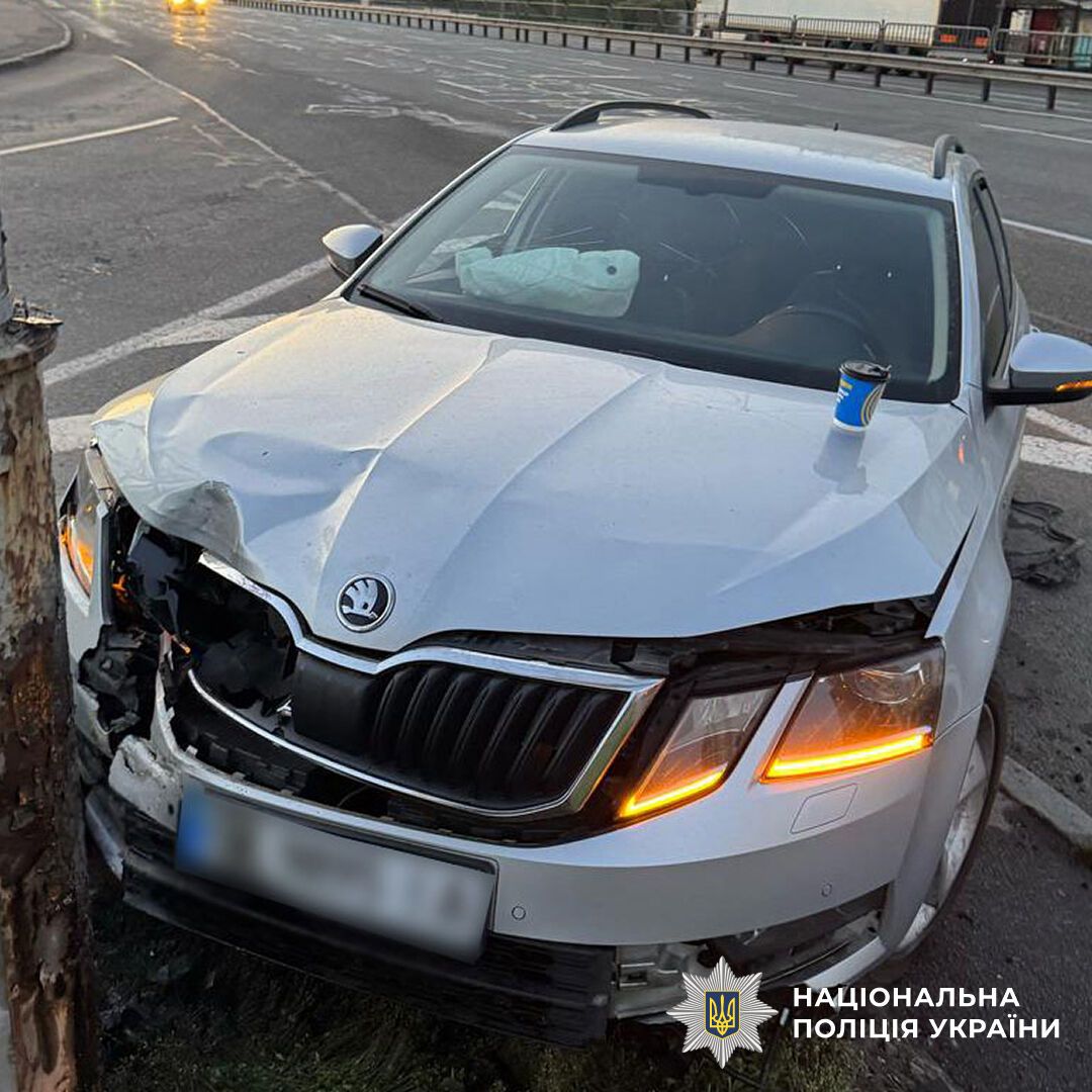В Киеве работник СТО угнал авто клиента, а затем разбил его. Подробности и фото