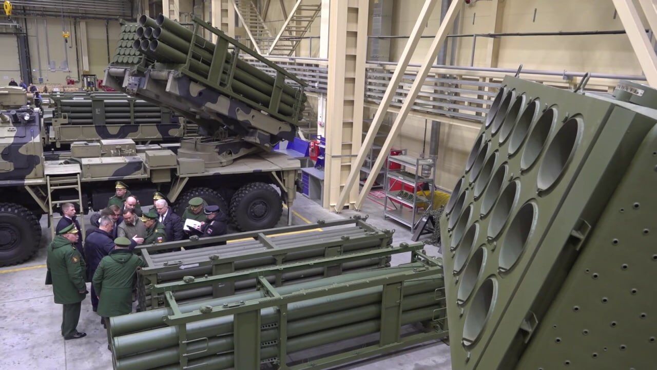 "Жирная цель": российская РСЗО "Возрождение" моментально превратилась в кучу металлолома благодаря нашим дронам. Видео