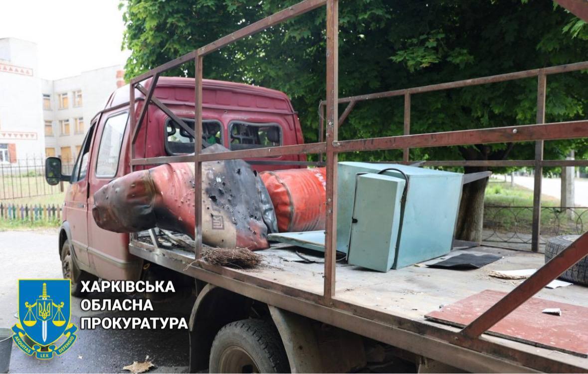 Россия ударила дроном по авто в Купянске, пострадали коммунальщики. Фото