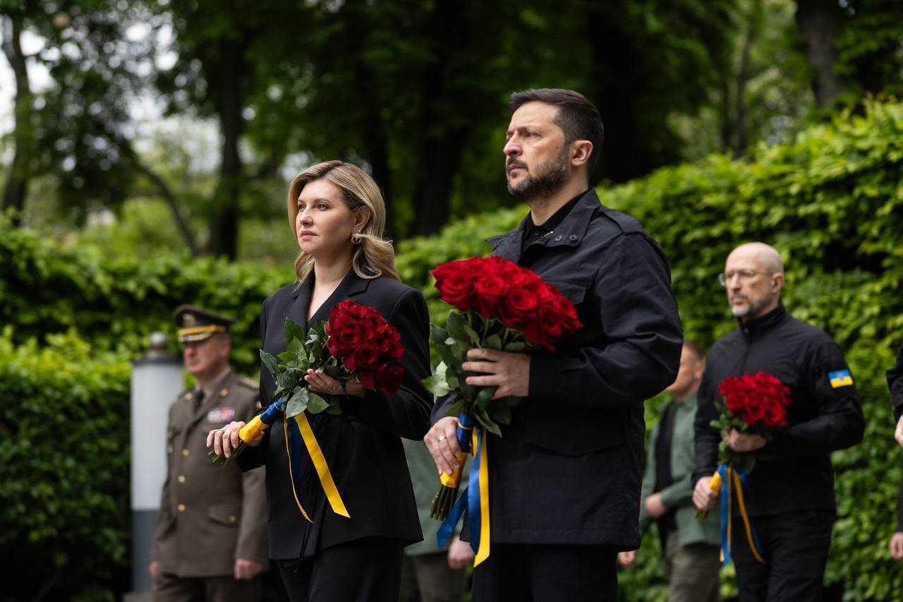 80 лет назад мы боролись с похожим злом: в Украине День победы над нацизмом отмечают в условиях российской агрессии. Видео