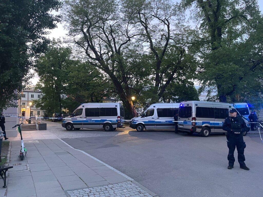 Нападение юноши с топором в Варшавском университете - что известно о погибшей и последствия - фото