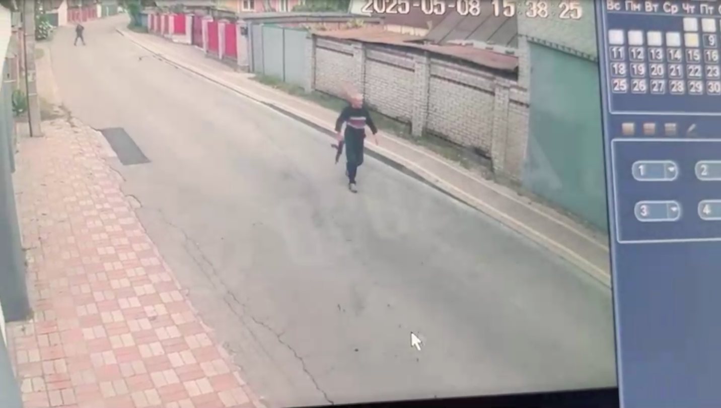 Чоловік розстріляв військового та жінку: з'явились кадри вбивства на Софійській Борщагівці у Києві. Ексклюзивне відео