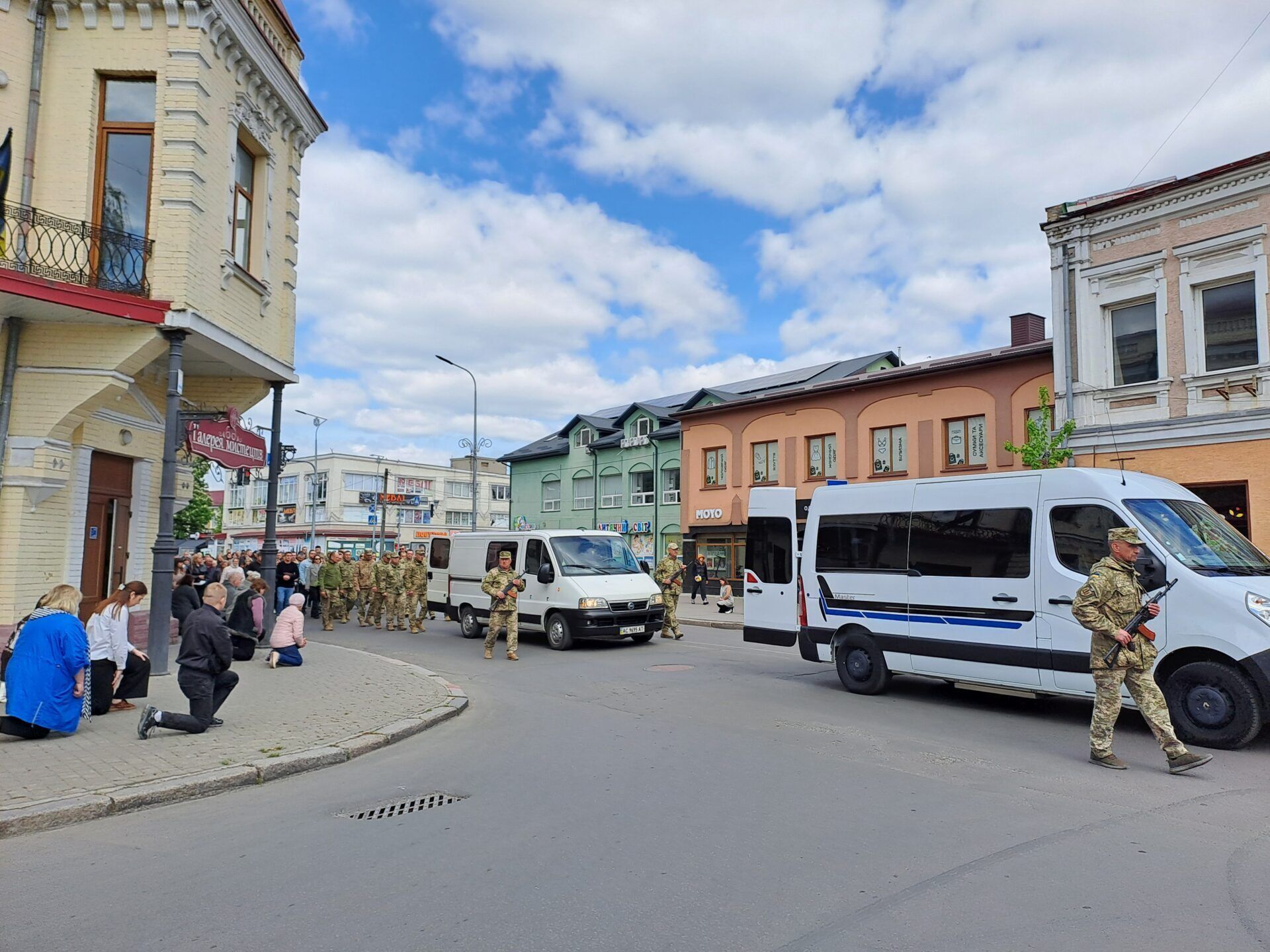 Віддали життя за Україну: у Ковелі в останню путь провели двох Героїв. Відео та фото