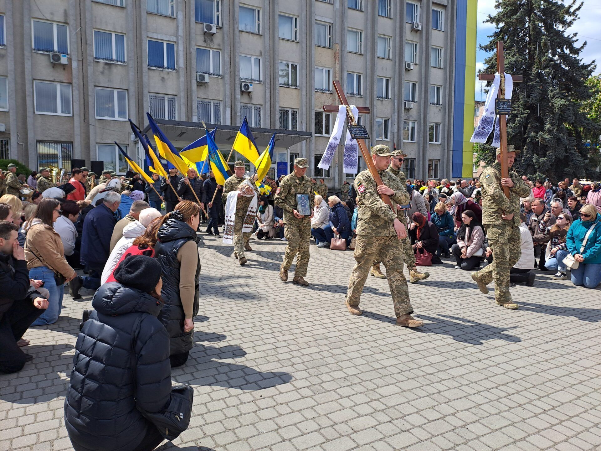 Віддали життя за Україну: у Ковелі в останню путь провели двох Героїв. Відео та фото