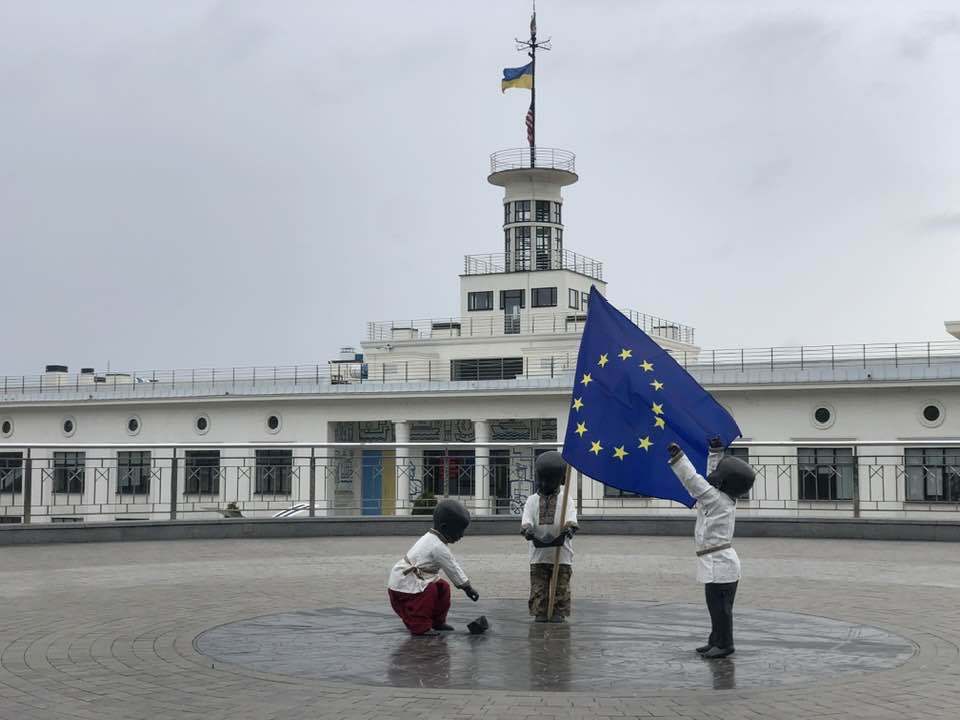 В столице в честь Дня Европы переодели малышей-основателей Киева. Фото