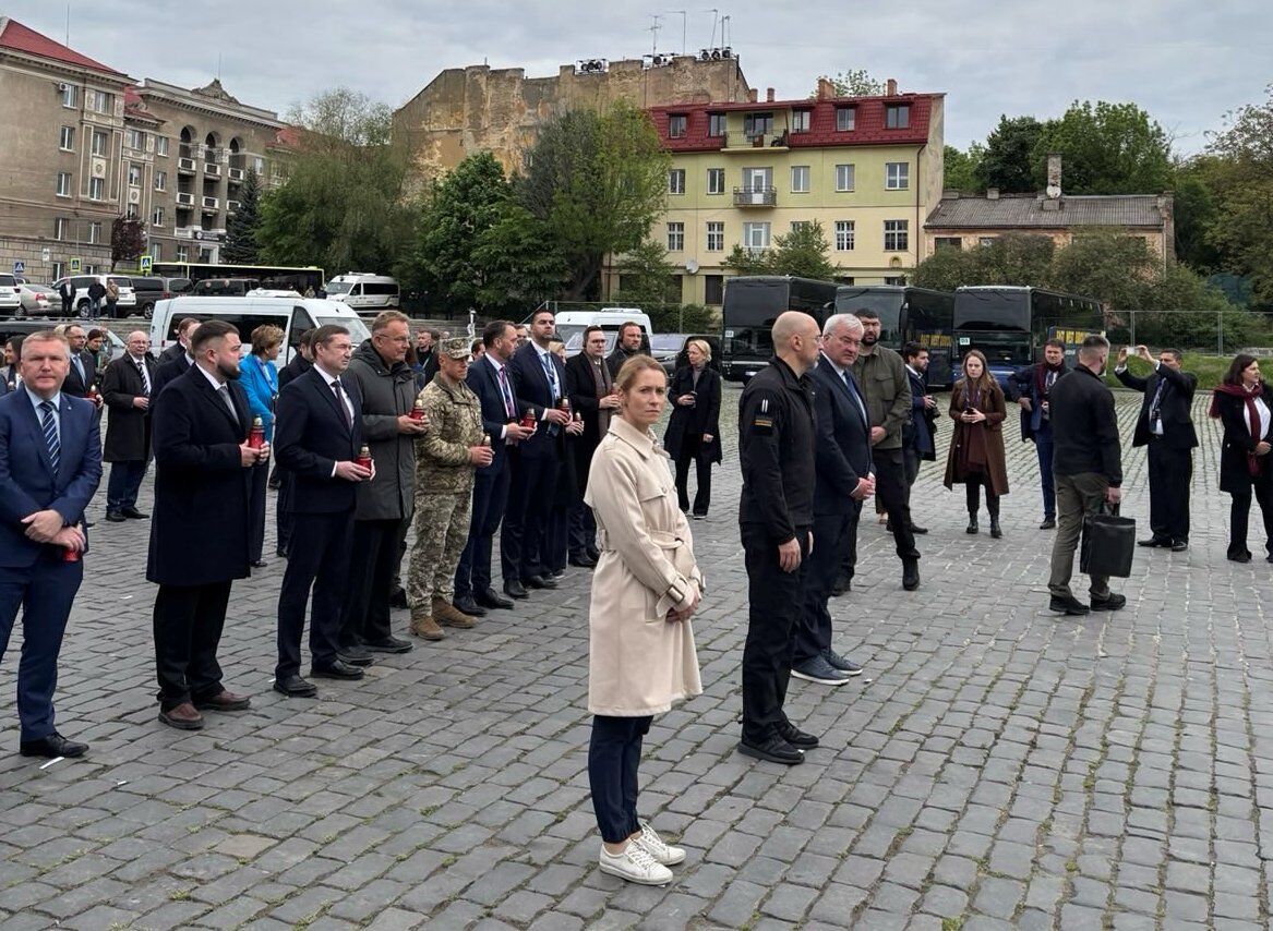 "Отмечаем День Европы вместе с Украиной": европейские министры и дипломаты во Львове почтили память погибших украинцев. Фото