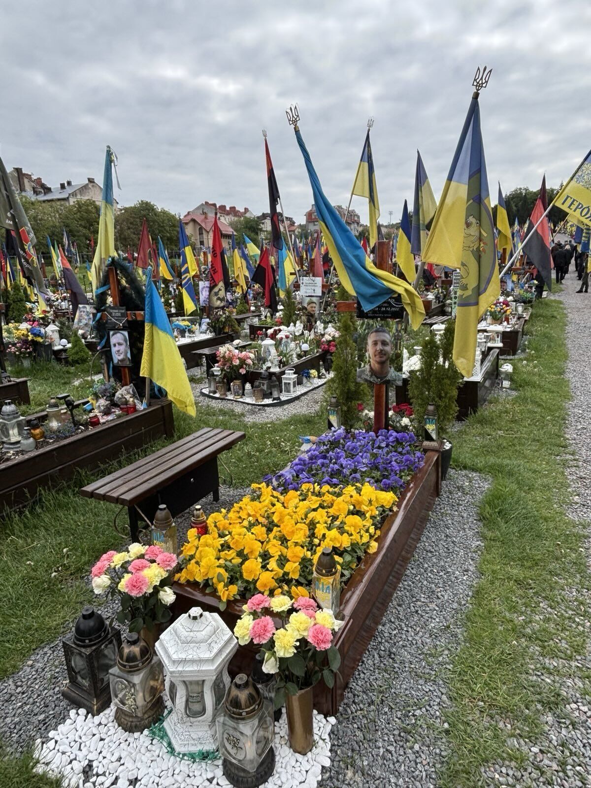 "Отмечаем День Европы вместе с Украиной": европейские министры и дипломаты во Львове почтили память погибших украинцев. Фото