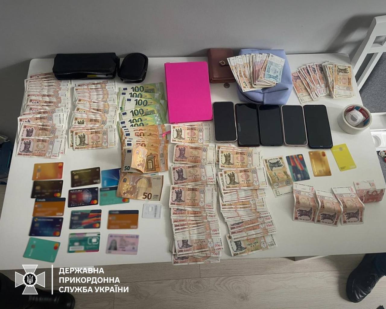Изъяли психотропов на 7 млн гривен: украинские правоохранители сорвали наркотрафик в Молдову. Фото и видео