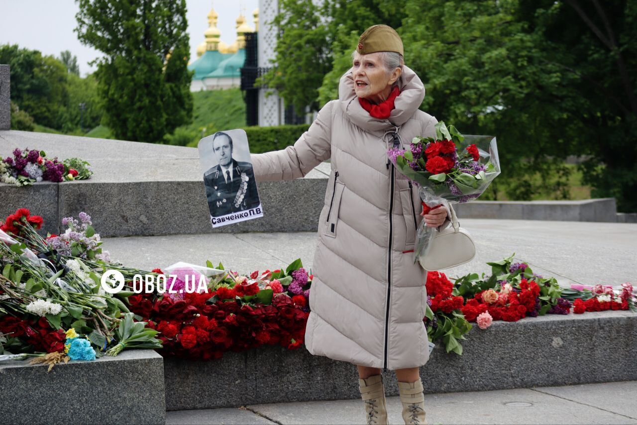 Цветы, ссоры и попы с орденами: как проходит День Победы в Киеве. Фоторепортаж и видео