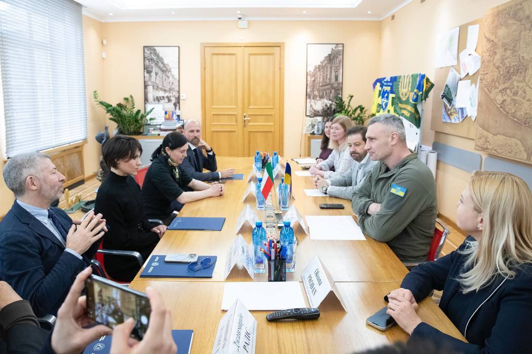 Кличко в День Европы встретился в Киеве с чиновниками из Милана