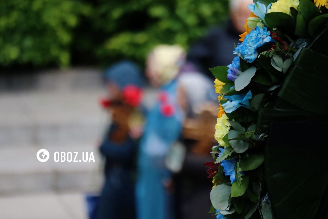 Цветы, ссоры и попы с орденами: как проходит День Победы в Киеве. Фоторепортаж и видео