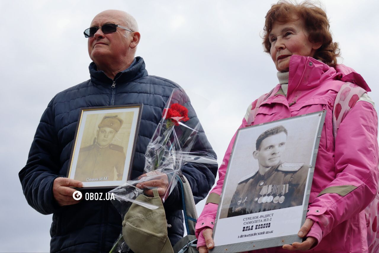 Цветы, ссоры и попы с орденами: как проходит День Победы в Киеве. Фоторепортаж и видео