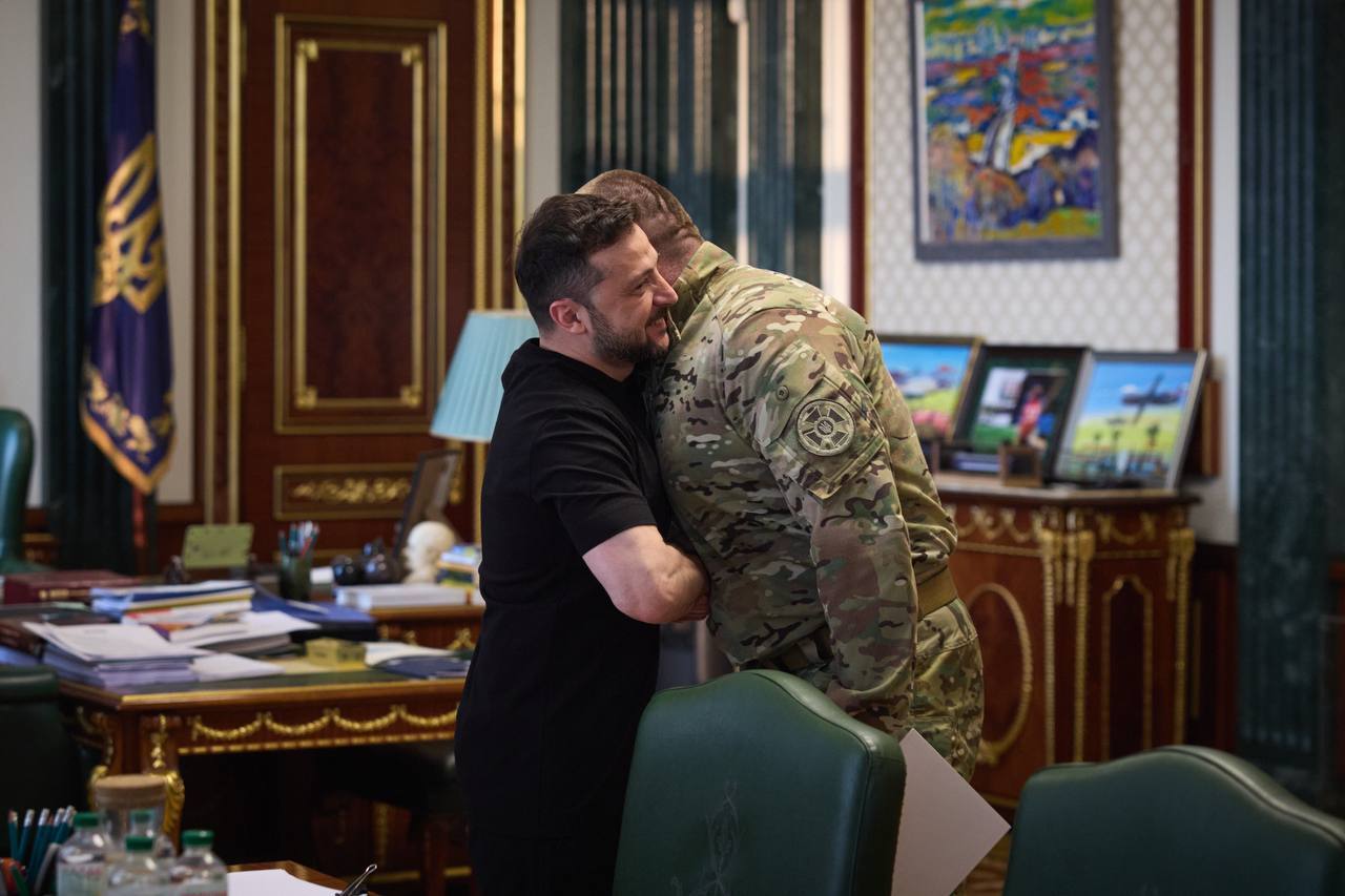 "Блестящий результат": Зеленский раскрыл детали операции "Паутина" по уничтожению российских самолетов. Фото