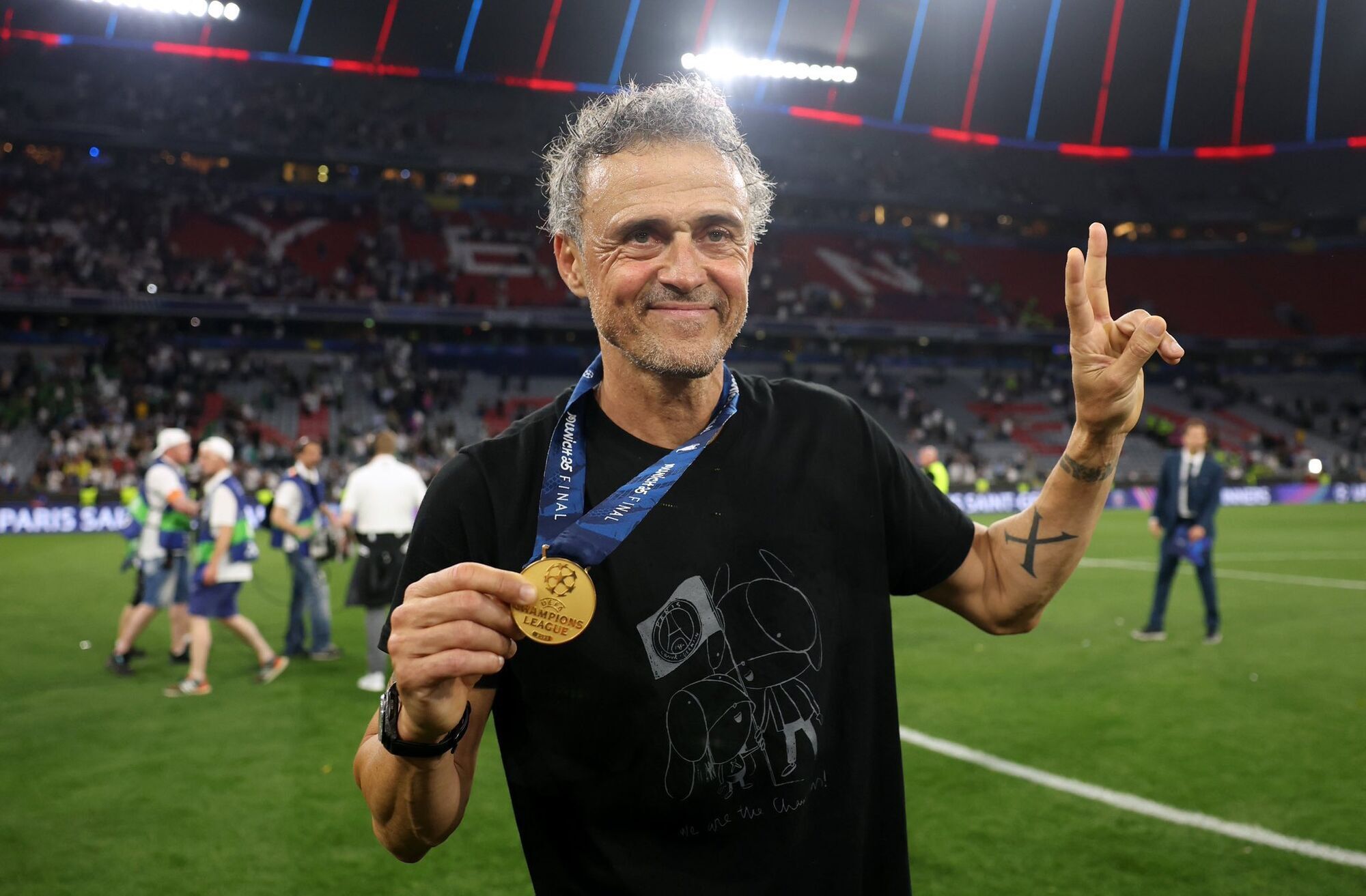 На фіналі Ліги чемпіонів розгорнули банер про доньку Луїса Енріке, яка померла в 9 років. Тренер ПСЖ не стримав сліз. Відео