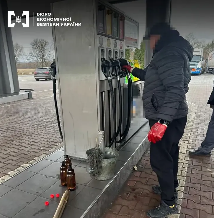 У Чернівецькій області торгували підробленими бензинами А-92 і А-95.