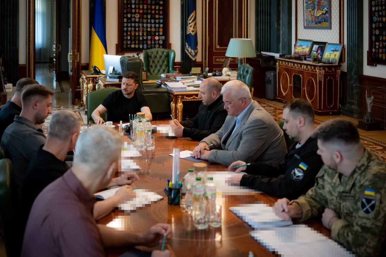 Зеленський заслухав доповіді вищого військового керівництва України