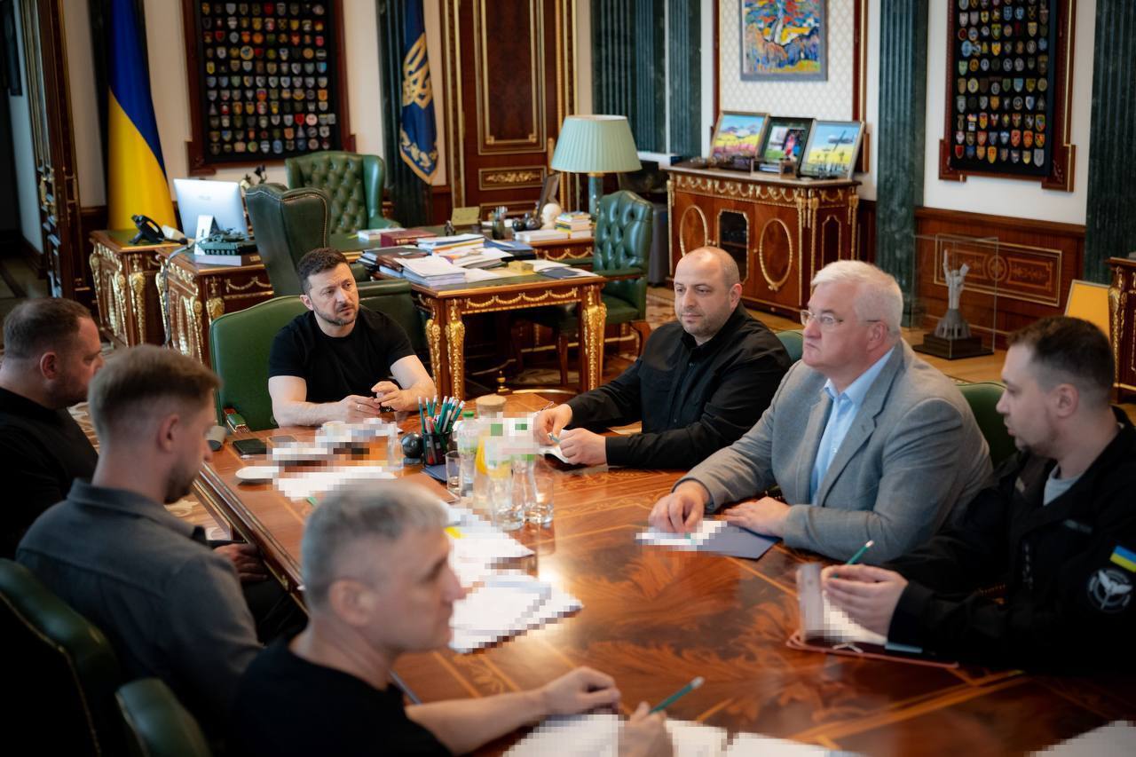 Засідання вищого військово-політичного керівництва у кабінеті Зеленського