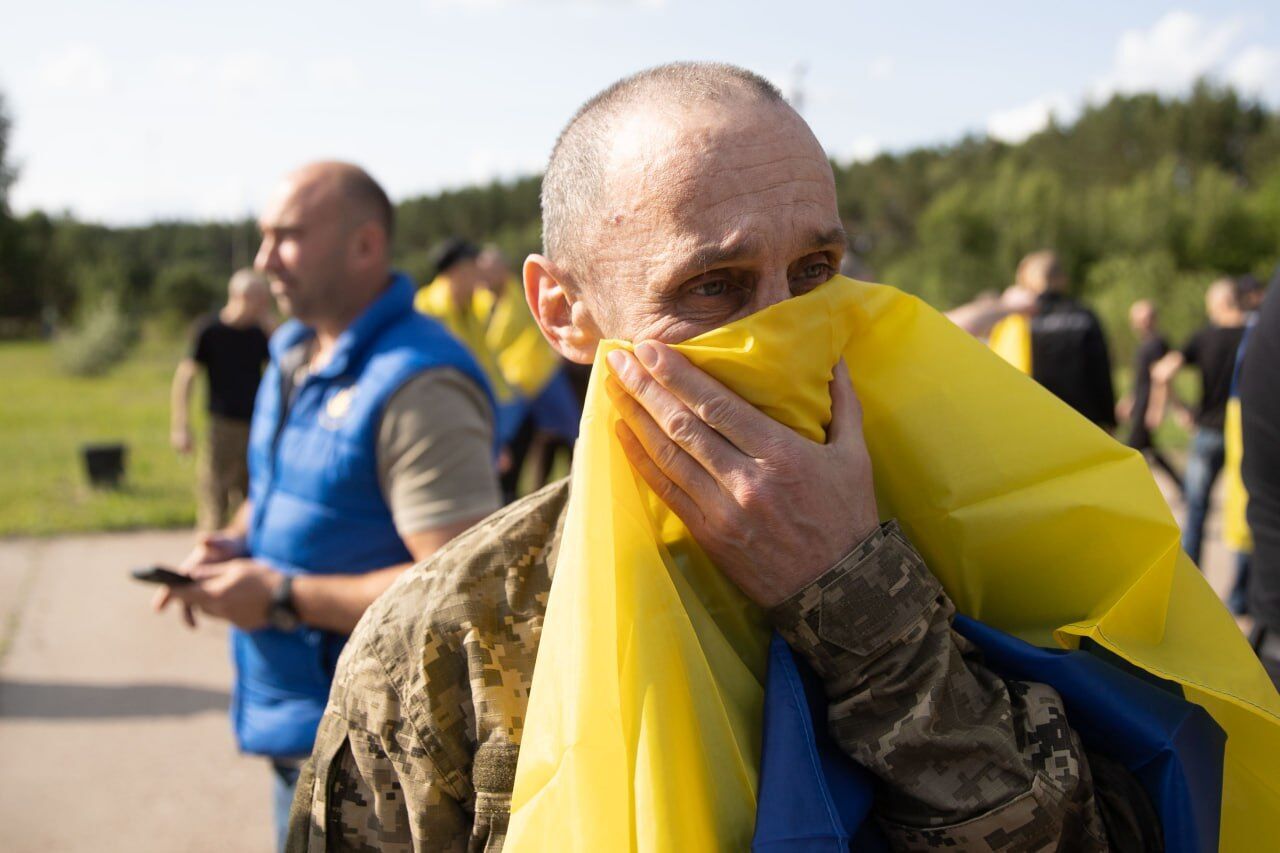 Важливий гуманітарний акт: Зеленський повідомив про повернення з полону поранених воїнів. Фото й усі подробиці