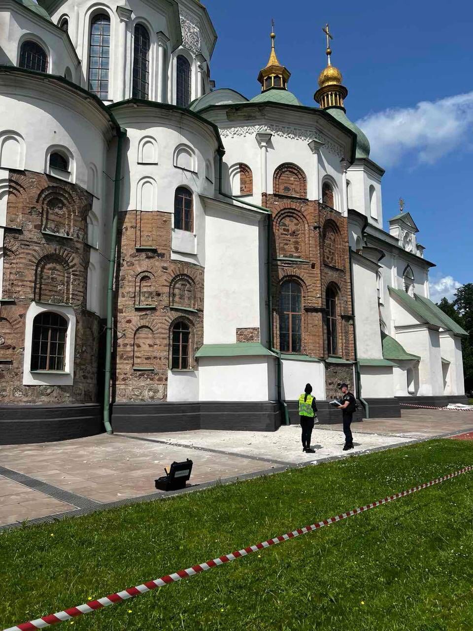 "Катастрофічна річ": Зеленський розповів про обвалення частини собору Софія Київська внаслідок удару РФ. Відео