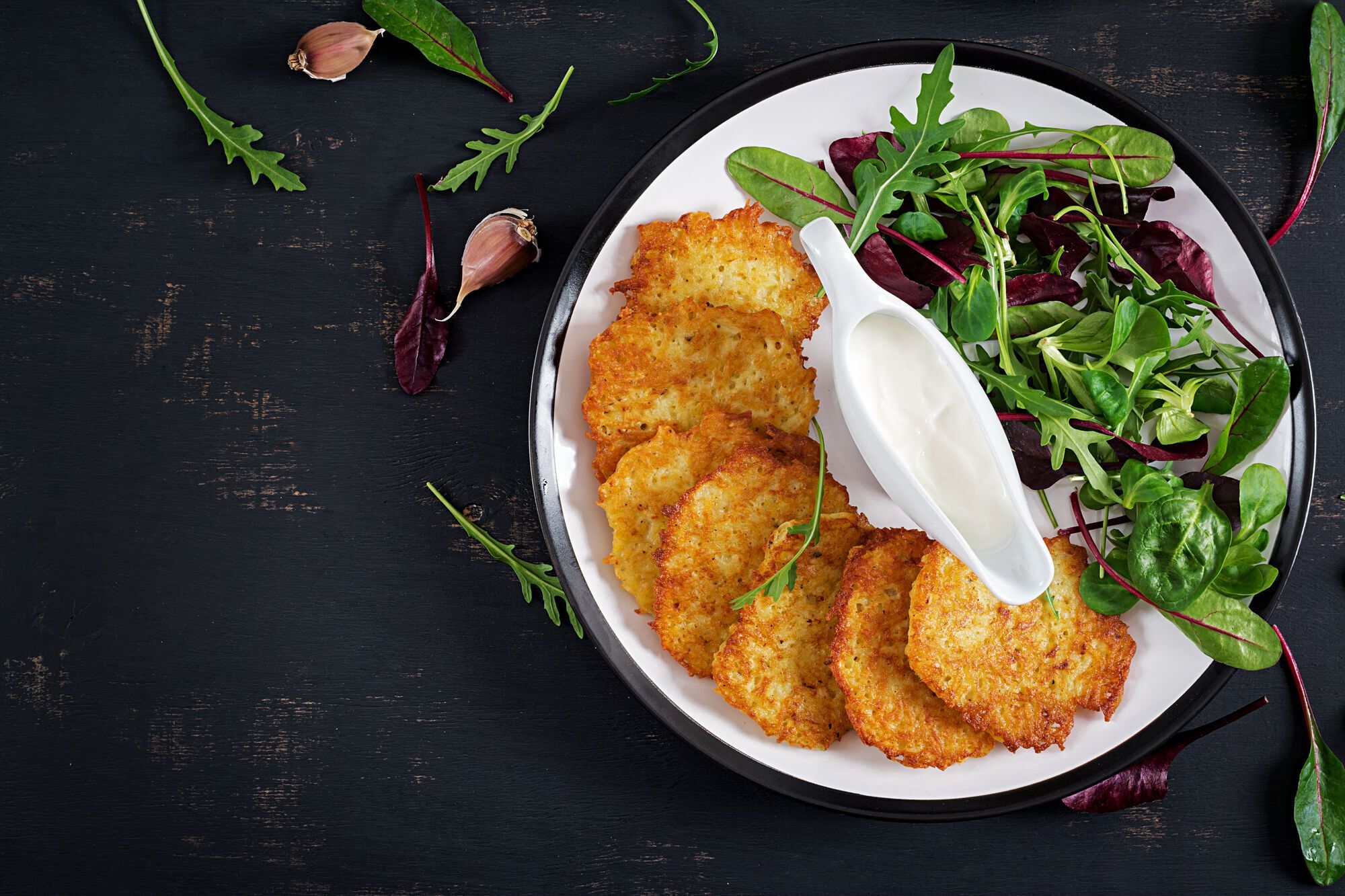 Никогда не готовьте так драники: они получатся невкусными и бледными