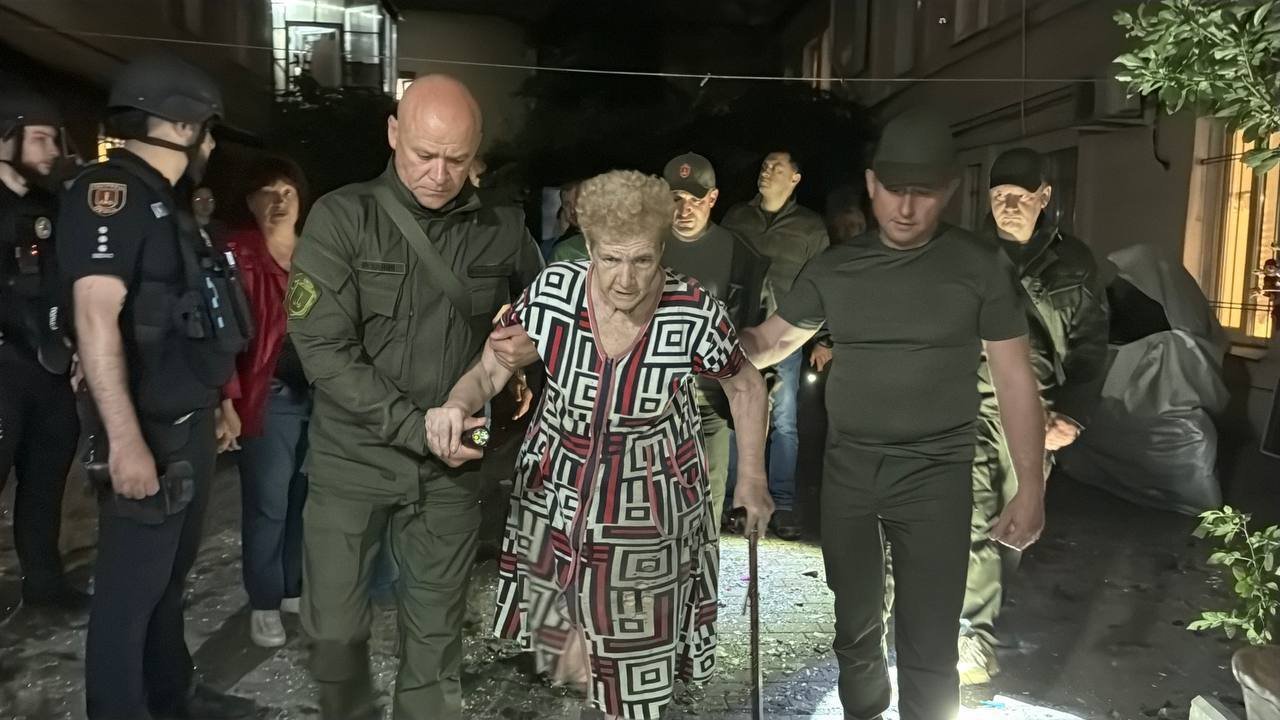 Окупанти атакували Одесу "Шахедами": пологовий роботу не припиняв, двоє загиблих, п'ятеро людей ще у лікарні. Фото й відео