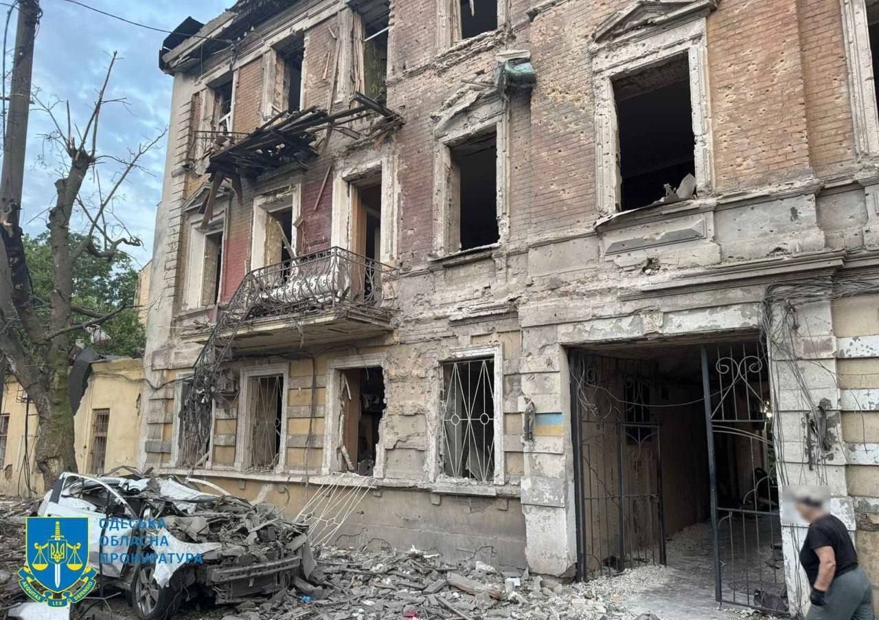 Окупанти атакували Одесу "Шахедами": пологовий роботу не припиняв, двоє загиблих, п'ятеро людей ще у лікарні. Фото й відео
