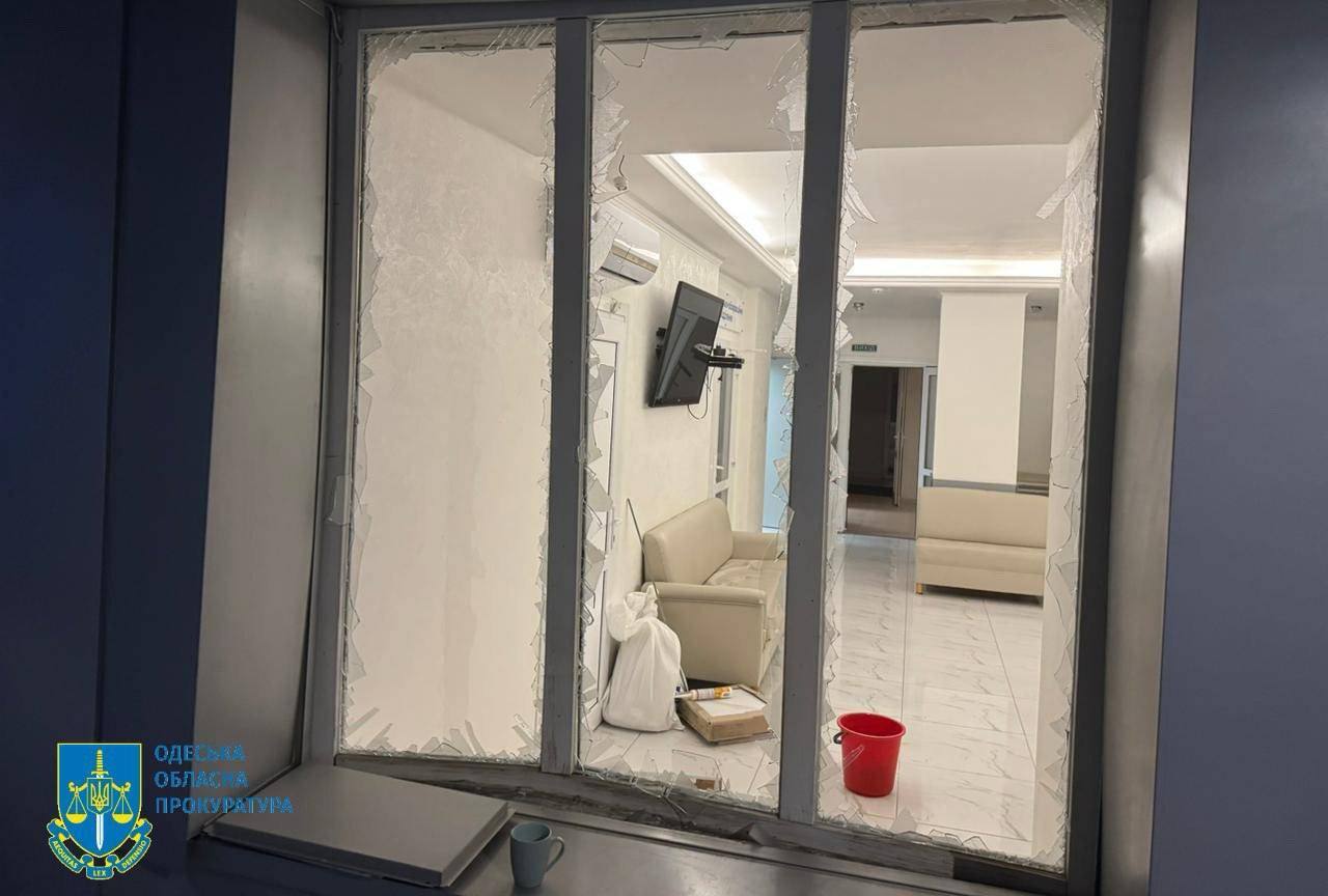 Окупанти атакували Одесу "Шахедами": пологовий роботу не припиняв, двоє загиблих, п'ятеро людей ще у лікарні. Фото й відео