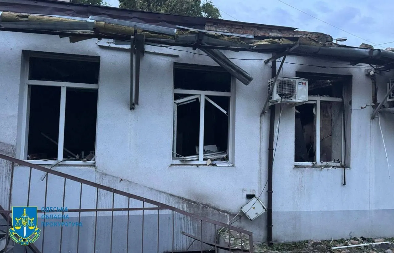 Окупанти атакували Одесу "Шахедами": пологовий роботу не припиняв, двоє загиблих, п'ятеро людей ще у лікарні. Фото й відео