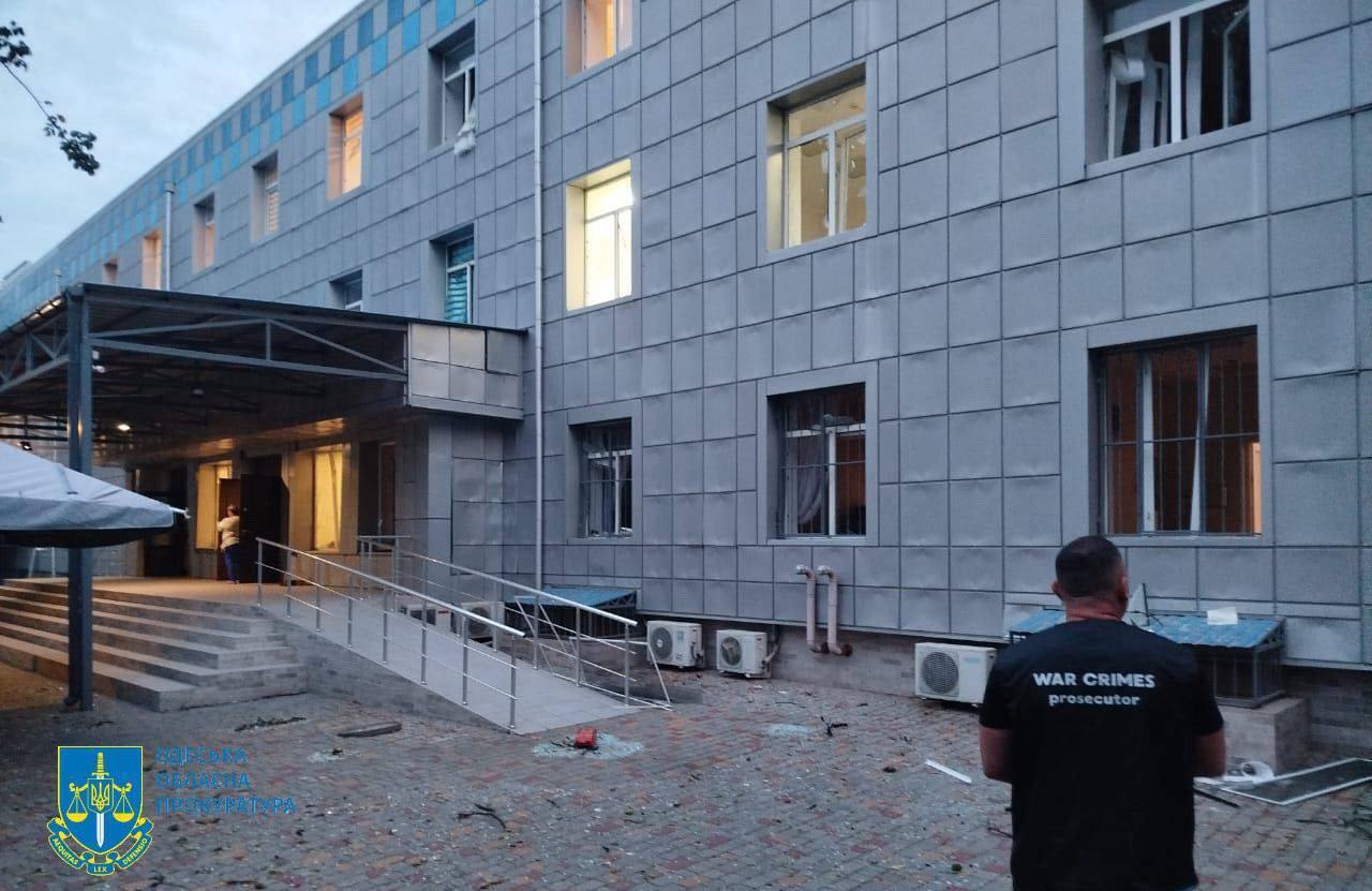 Окупанти атакували Одесу "Шахедами": пологовий роботу не припиняв, двоє загиблих, п'ятеро людей ще у лікарні. Фото й відео