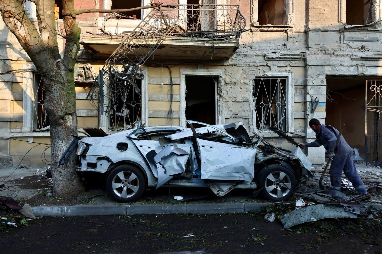 Окупанти атакували Одесу "Шахедами": пологовий роботу не припиняв, двоє загиблих, п'ятеро людей ще у лікарні. Фото й відео
