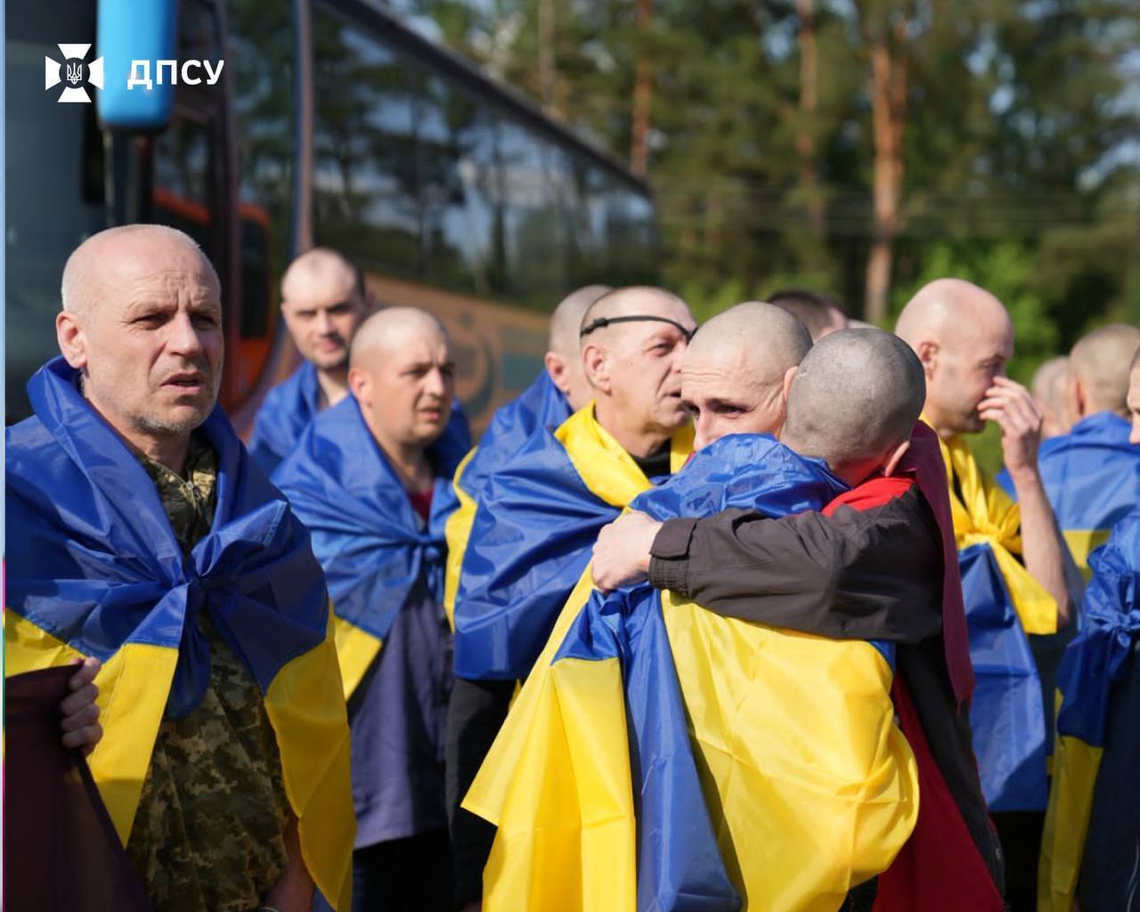 Важливий гуманітарний акт: Зеленський повідомив про повернення з полону поранених воїнів. Фото й усі подробиці
