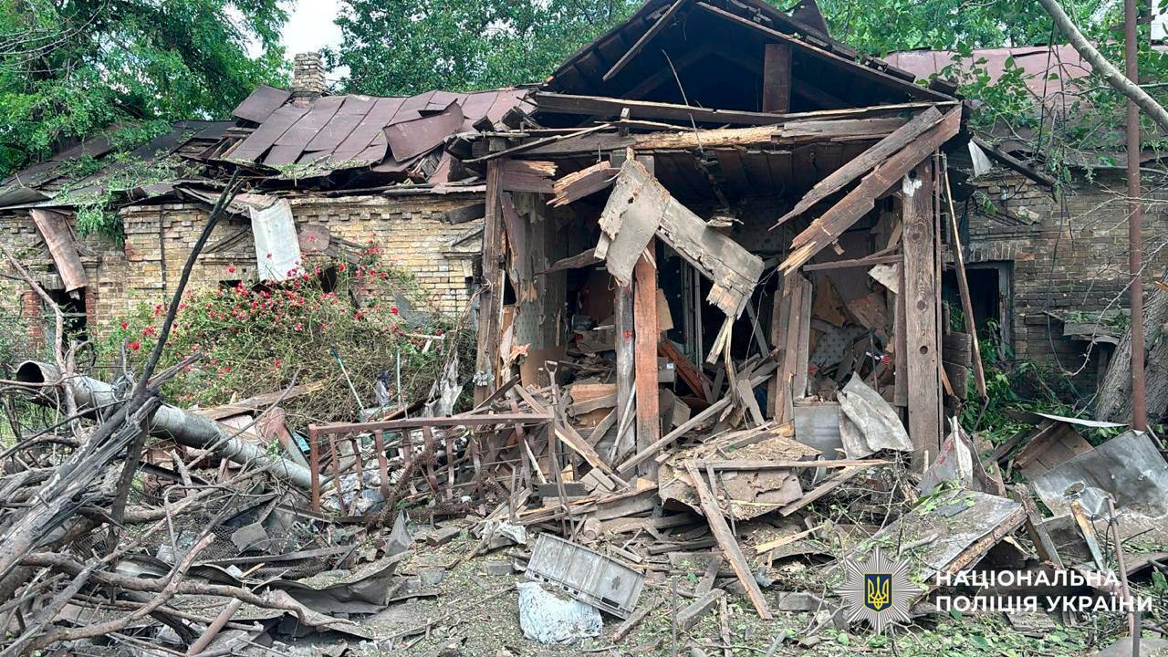 У Києві внаслідок російського обстрілу загинула жінка на Оболоні. Подробиці трагедії та фото