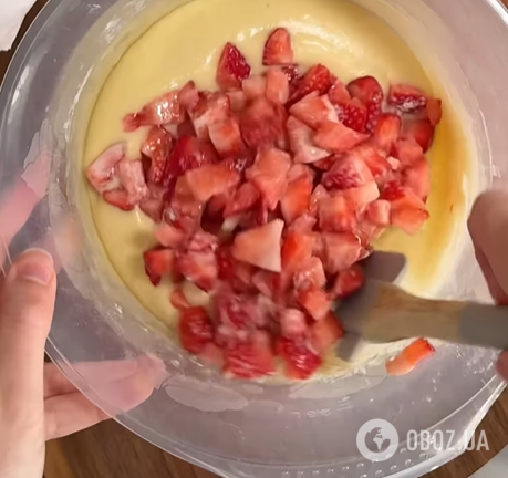 Пышные клубничные маффины к чаю: делимся простым рецептом теста