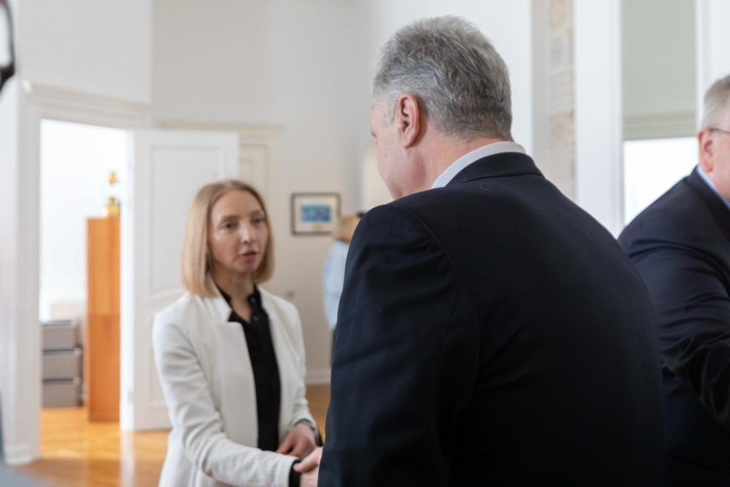 Говорили об оружии, НАТО и санкциях против РФ: Порошенко встретился с послами стран Балтии и Северной Европы