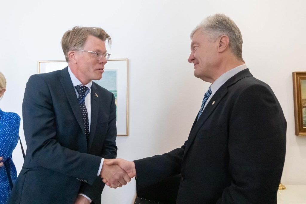 Говорили об оружии, НАТО и санкциях против РФ: Порошенко встретился с послами стран Балтии и Северной Европы