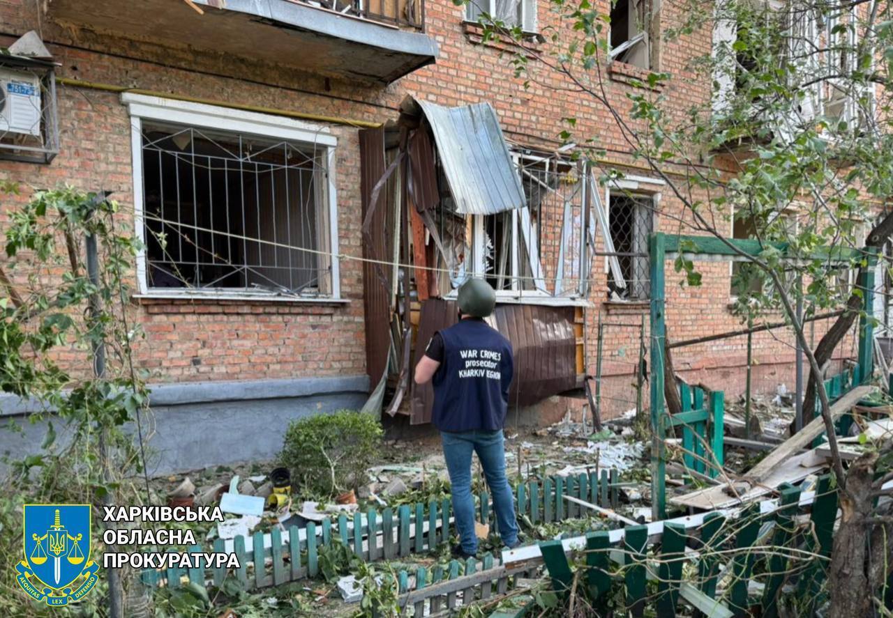 Харків опинився під масованою атакою "Шахедів": через влучання по будинках спалахнули пожежі, є загиблі. Фото і відео