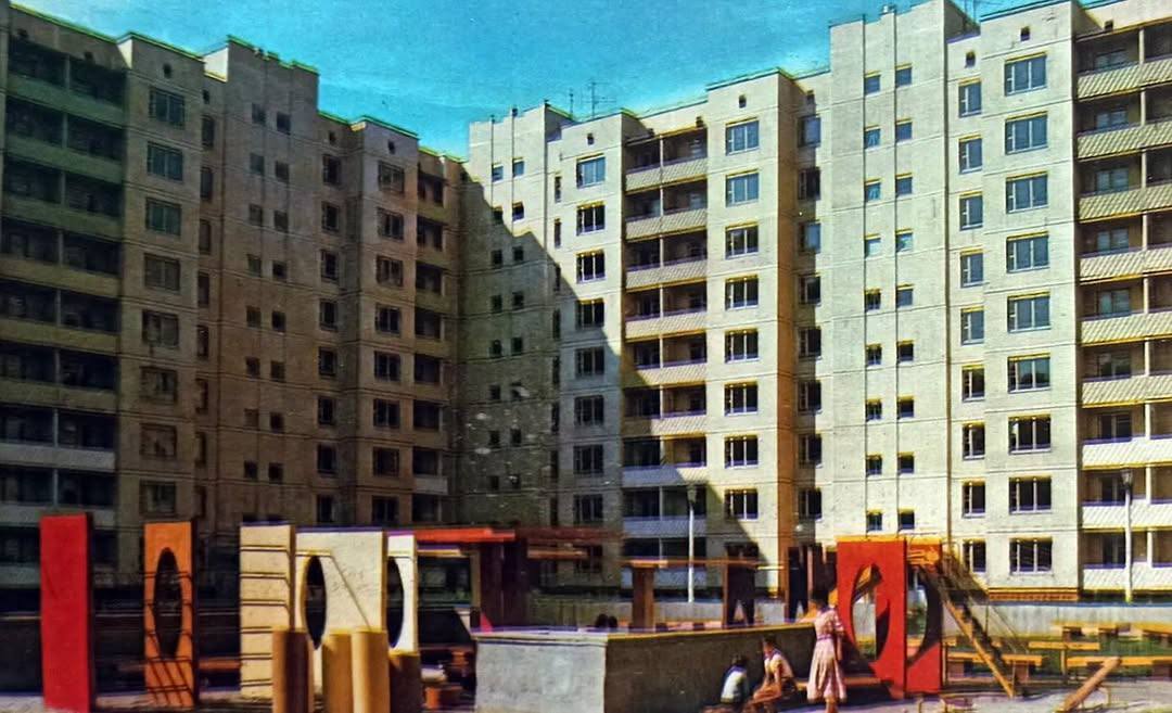 Новостройки и молодые Кличко: в сети опубликовали архивные фото Харьковского массива в Киеве 1980-х годов