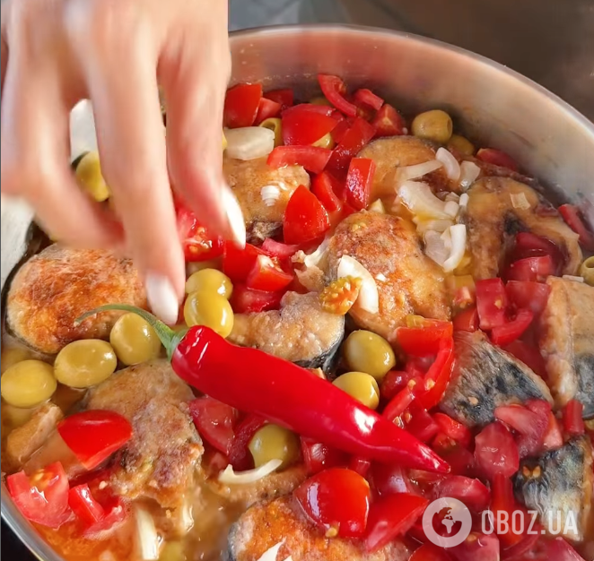 Риба з овочами та оливками