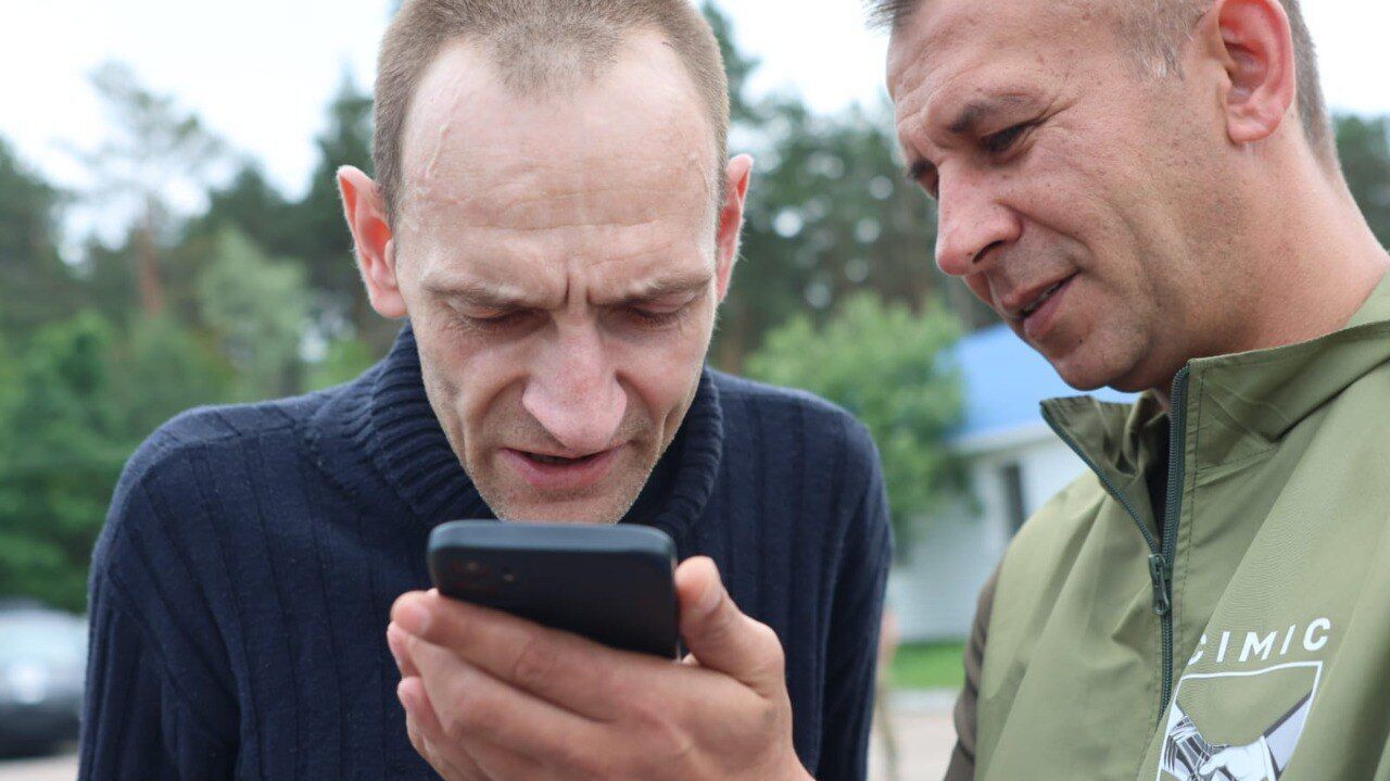 "Наші повертаються додому": Зеленський заявив про другий етап повернення воїнів з полону і показав емоційні фото захисників