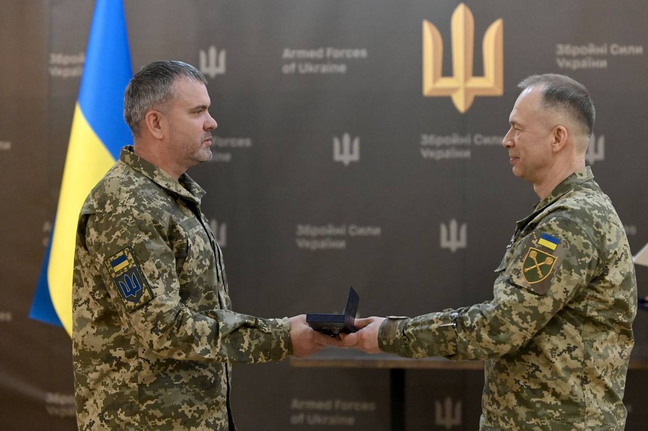 Обеспечили миллион общих потерь армии РФ: Сырский наградил воинов ВСУ орденами "Крест заслуги". Фото и видео