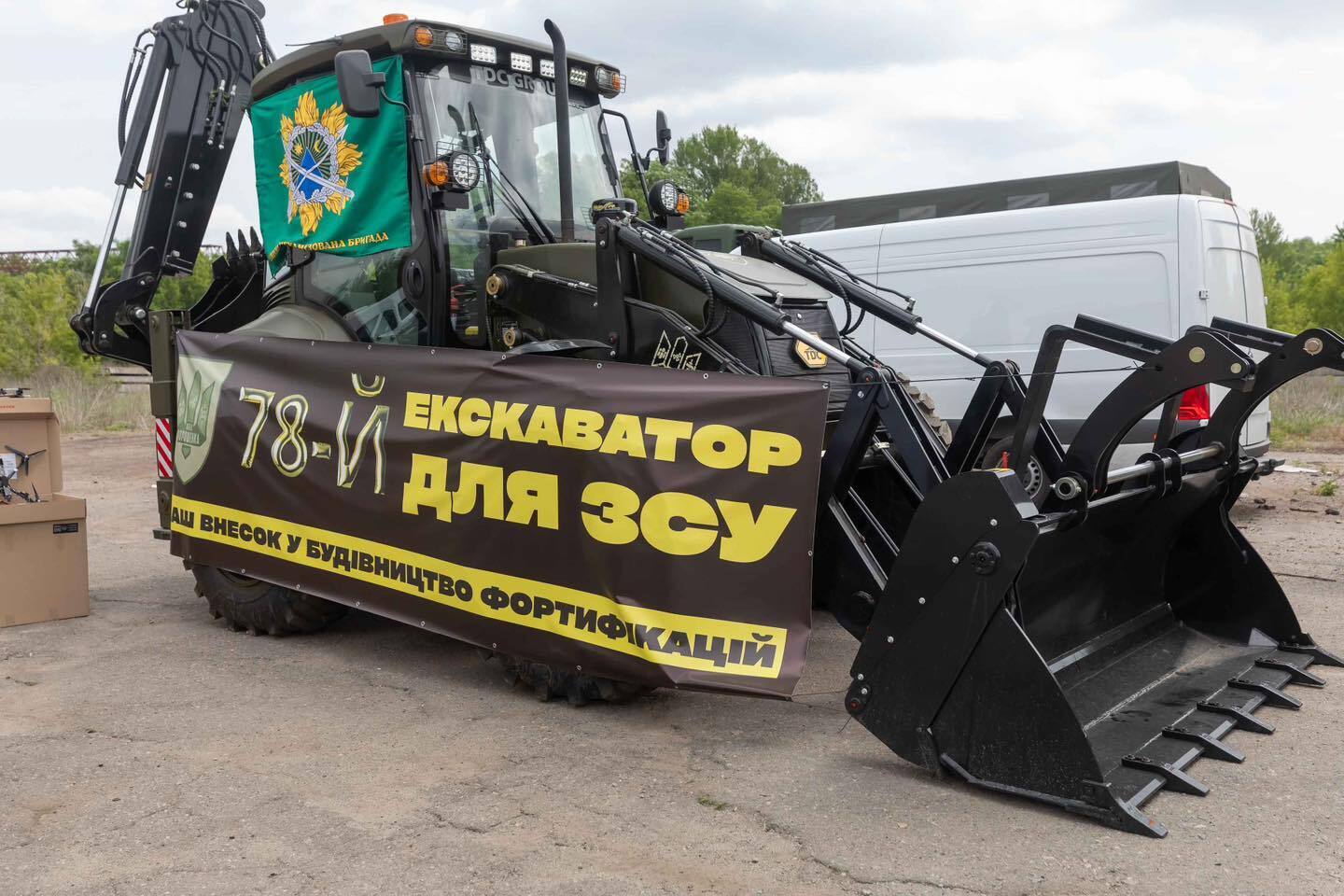 Порошенко привітав українських воїнів із мільйоном відмінусованих окупантів  і передав партію дронів та техніки. Фото